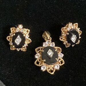 3pc black onyx with clear stones set in gold tone No Chain